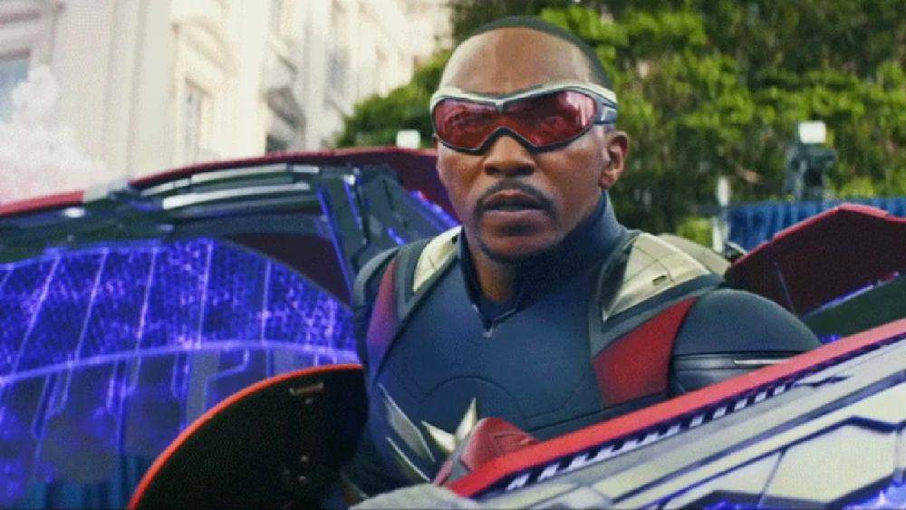 Energi ungu dari kostum Sam Wilson mirip dengan kostum Black Panther. (dok. Marvel Studios/Captain America: Brave New World)