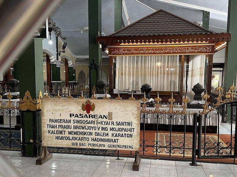 potret Makam Raden Santri di Komplek Makam Gunung Pring (commons.wikimedia.org/Candramawa99)