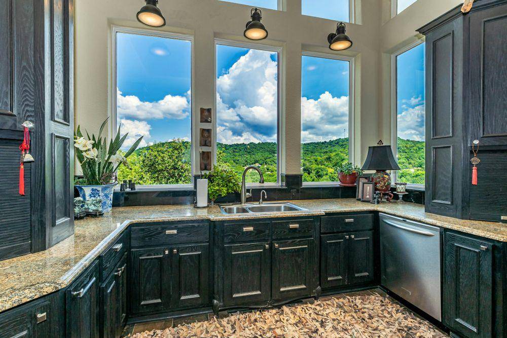 inspirasi desain dapur 3x3 (unsplash.com/Mary Ann Wooten)