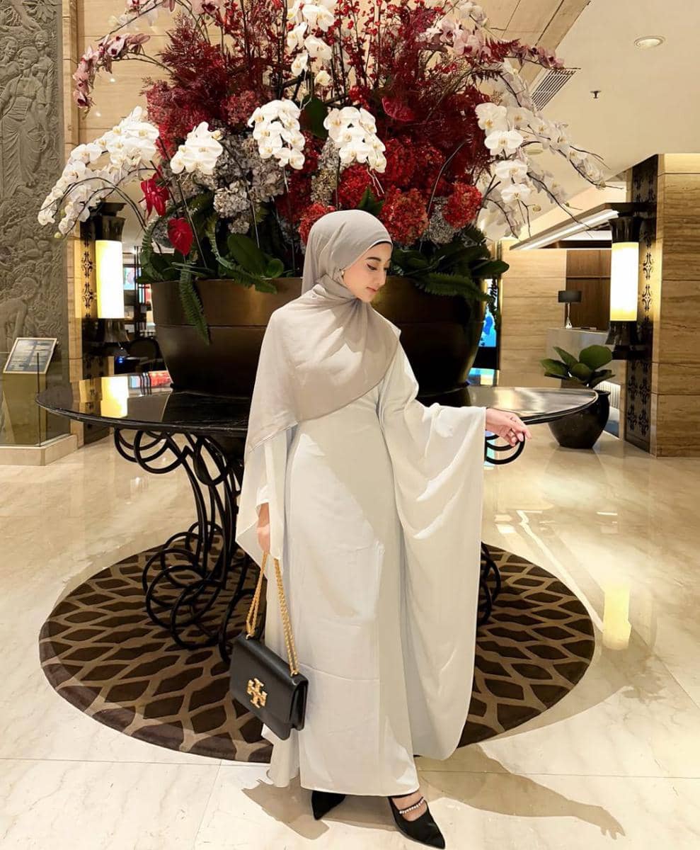 Inspirasi OOTD ala Nimas Azzlia (instagram.com/azzllia)