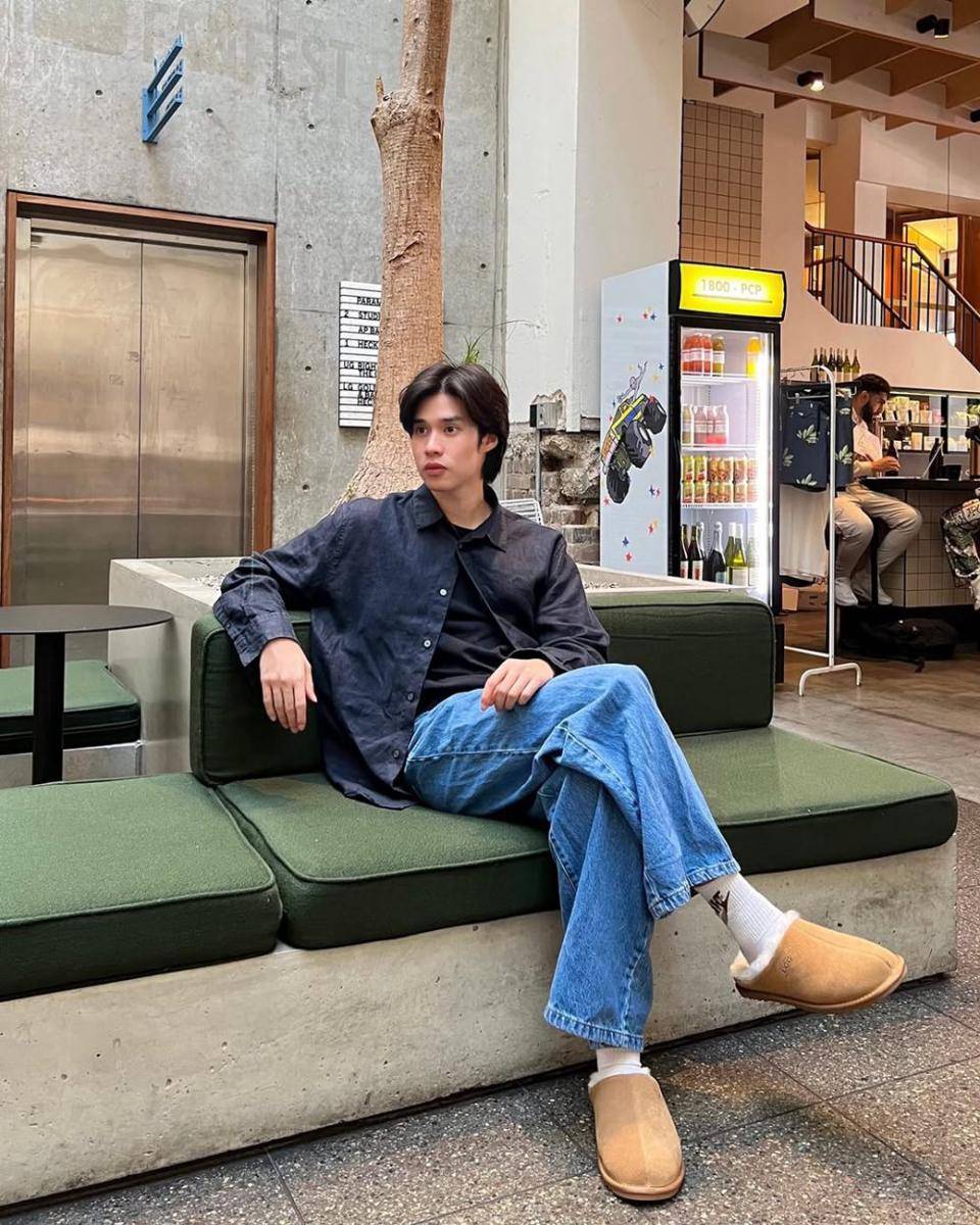 outfit ke kampus ala Peak Peemapol (instagram.com/peakpeemapol)