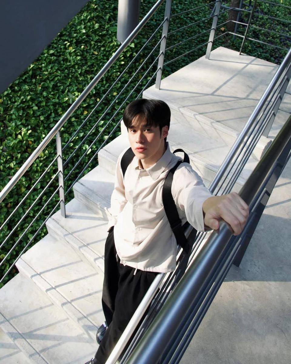 outfit ke kampus ala Peak Peemapol (instagram.com/peakpeemapol)