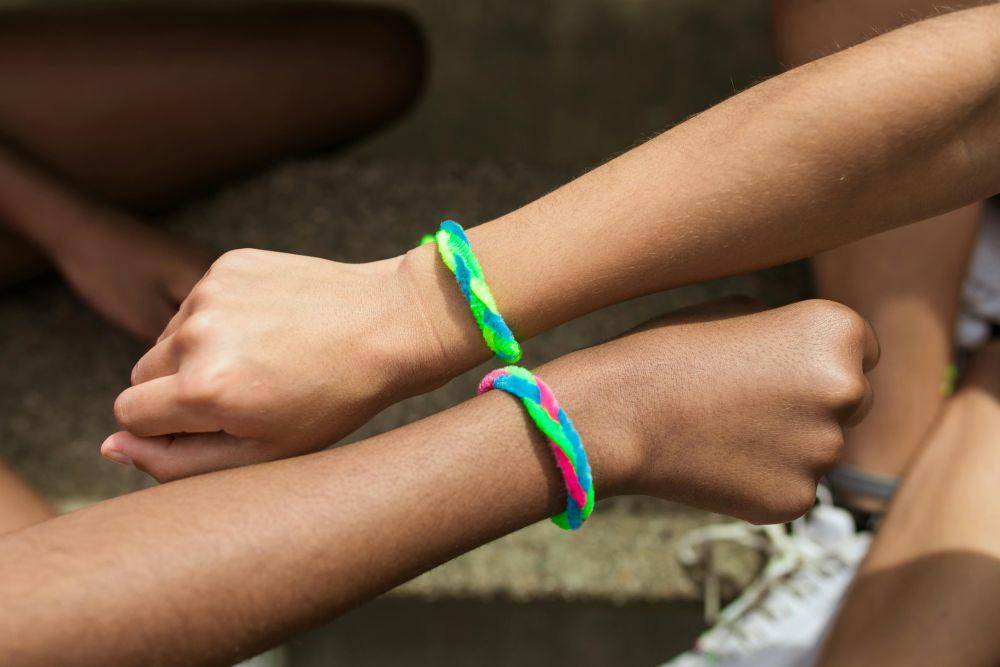 Ilustrasi tangan dengan gelang (pexels.com/RDNE Stock project)