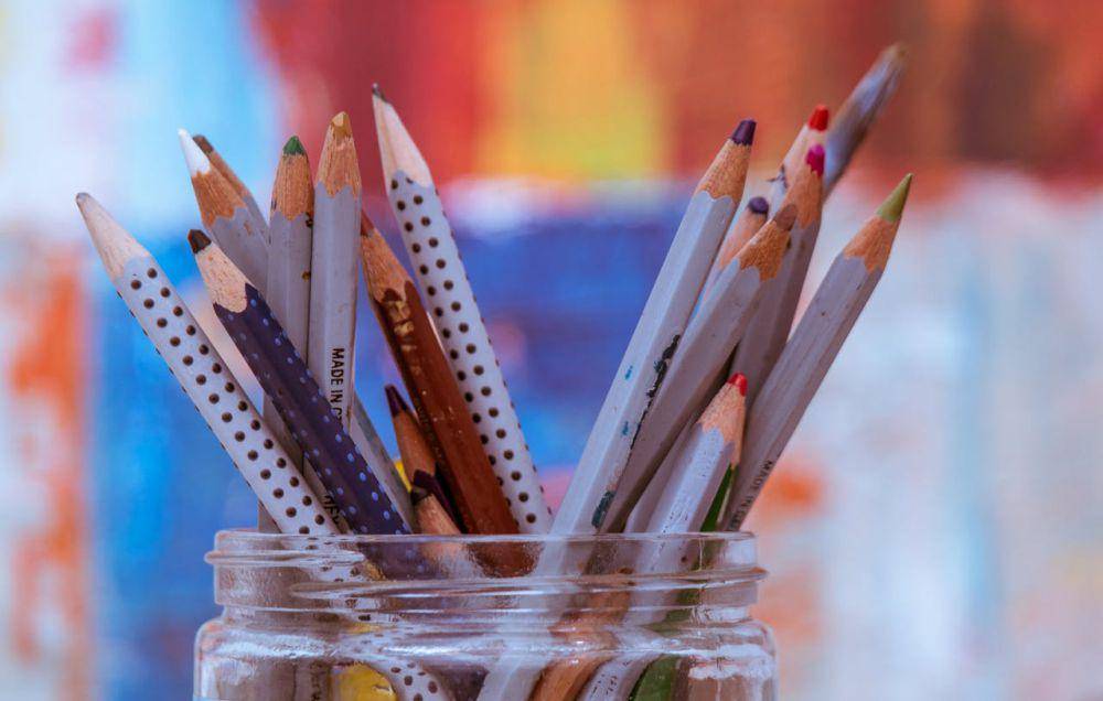 ilustrasi botol selai bekas untuk tempat pensil (pexels.com/Steve Johnson)