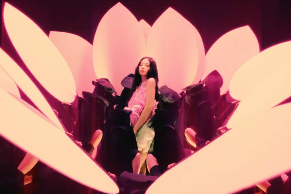 Jennie BLACKPINK di MV ZEN (youtube.com/JENNIE)