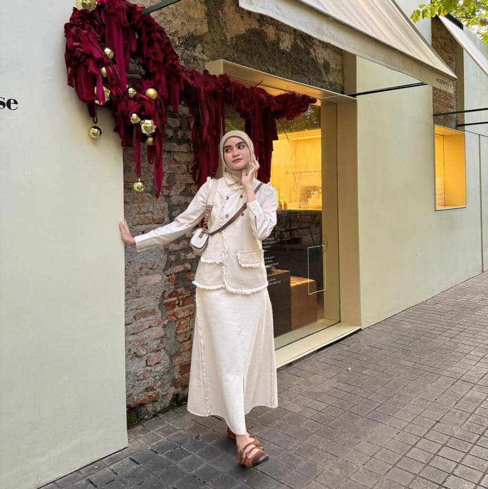 inspirasi outfit scandi style ala influencer (instagram.com/helwabasheel)