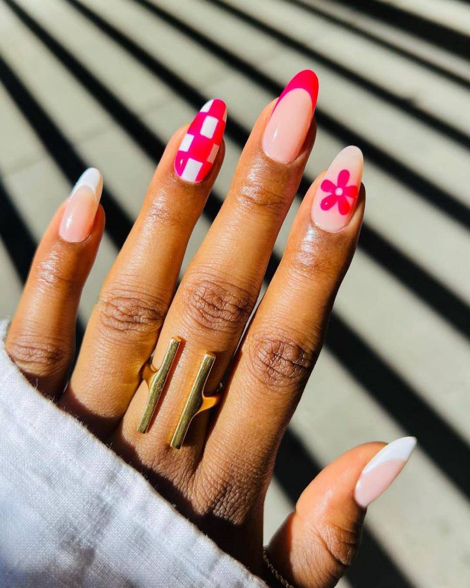 inspirasi nail art 2 warna (instagram.com/brushedbyb_)