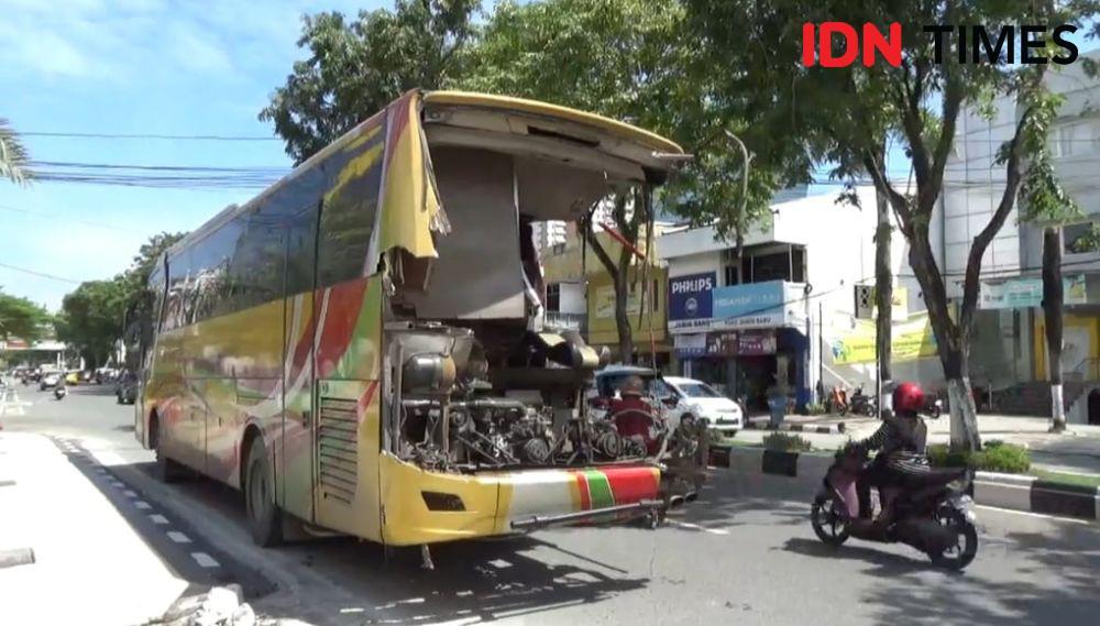 Bus dan Truk Senggolan di Kariangau, Satu Penumpang Tewas