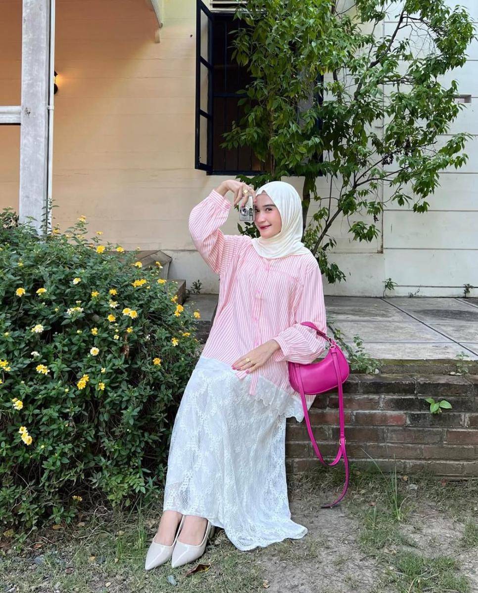 Inspirasi OOTD ala Indah Sundari (instagram.com/cutindahsundari)