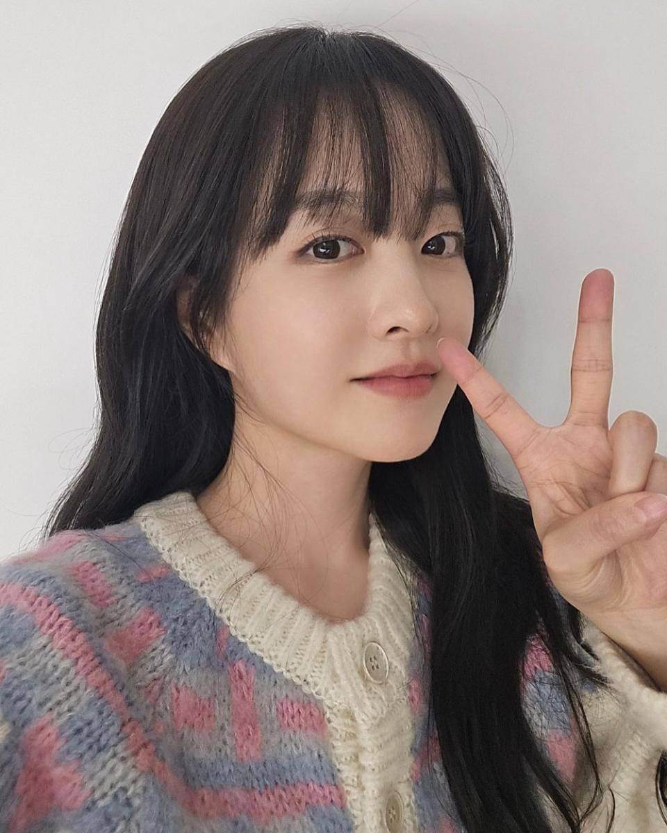 ilustrasi See-Through Bangs (instagram.com/boyoung0212_official)