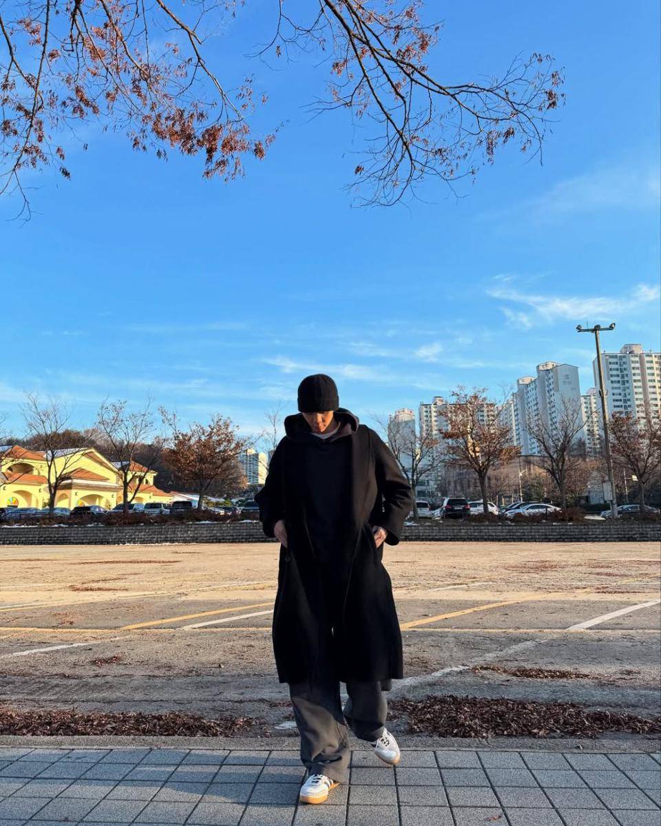 inspirasi outfit street style ala Johnny NCT (instagram.com/johnnyjsuh)
