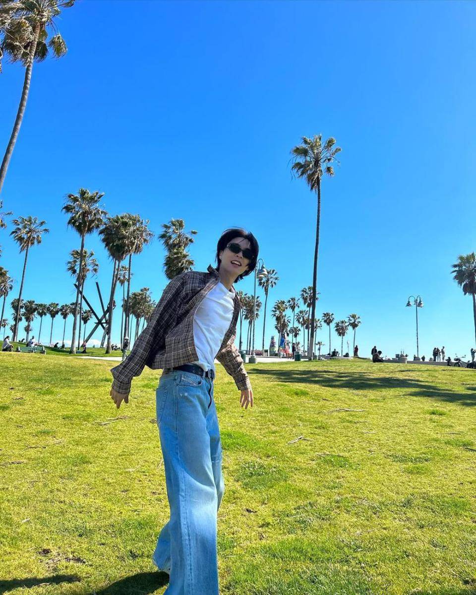 inspirasi outfit street style ala Johnny NCT (instagram.com/johnnyjsuh)