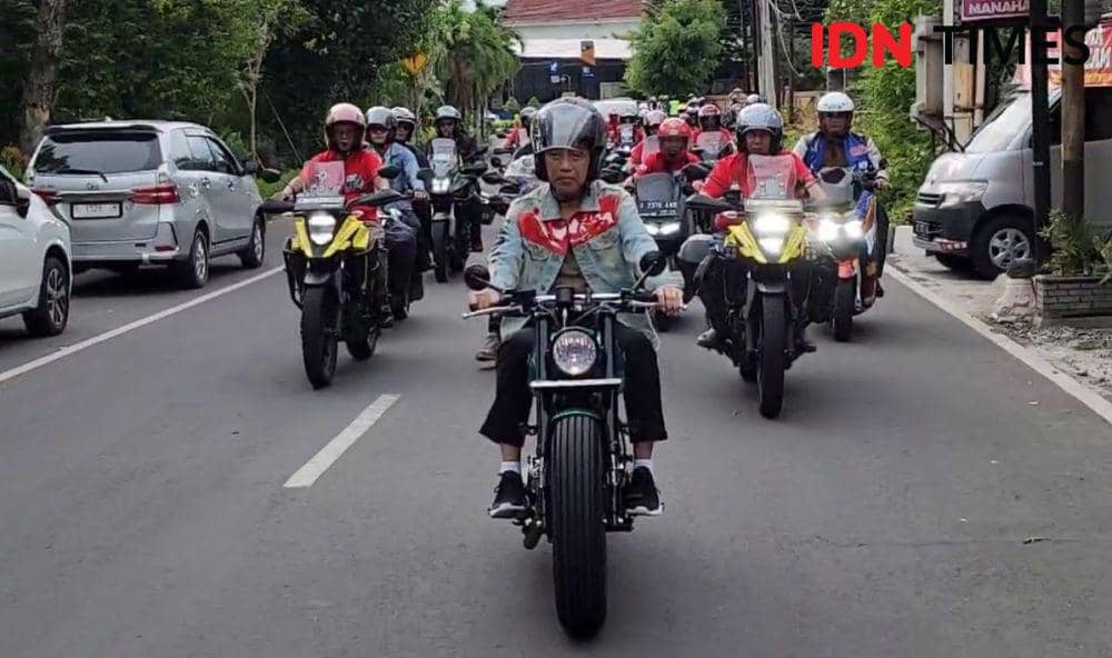 Potret Jokowi Riding Bareng Legend Rider Keliling Solo