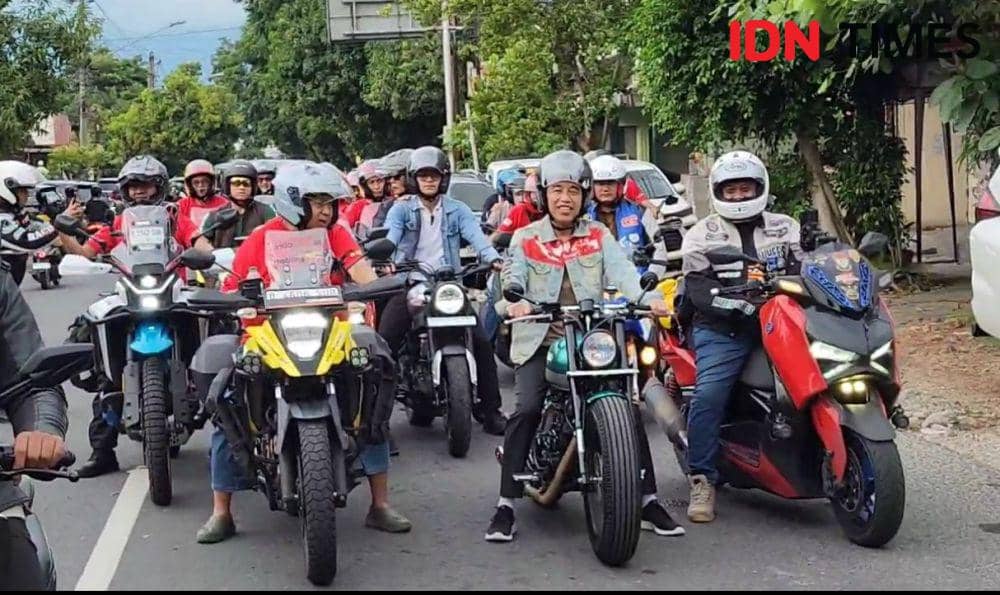 Presiden ke-7 Jokowi riding bareng Legend Rider keliling Solo. (IDN Times/Larasati Rey)