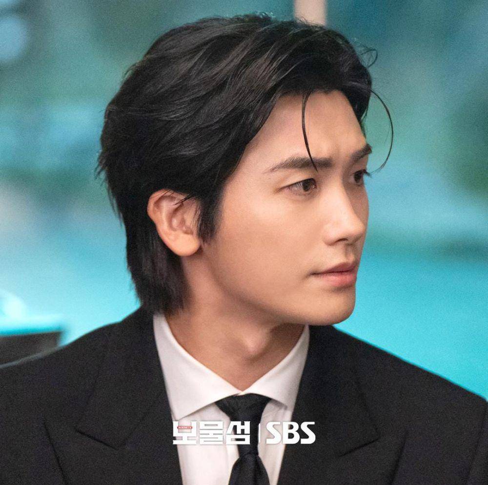 Park Hyung Sik di drama Buried Hearts (instagram.com/tving.official)