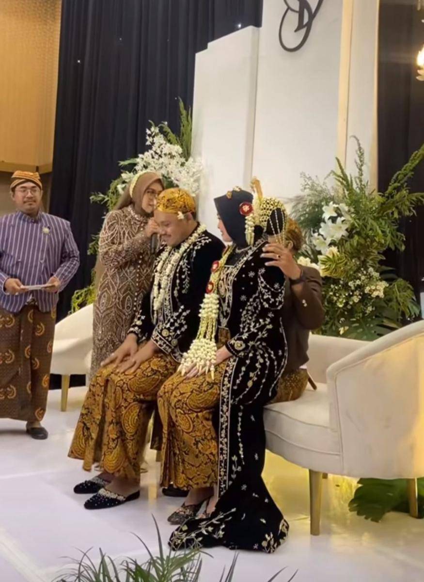Resepsi pernikahan Salma Salsabil dan Dimansyah Laitupa. (Instagram.com/sarifalatuconsina)