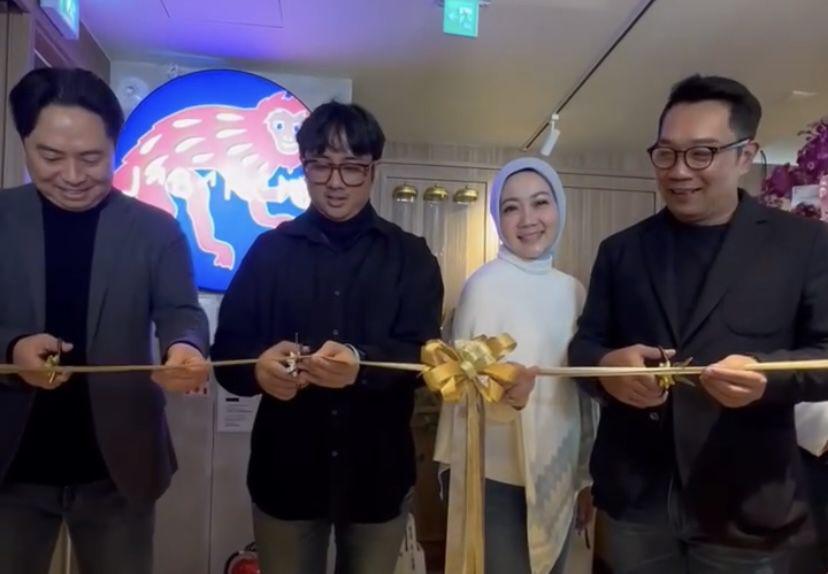 7 Potret Opening Coffee Shop Baru Ridwan Kamil di Korea Selatan