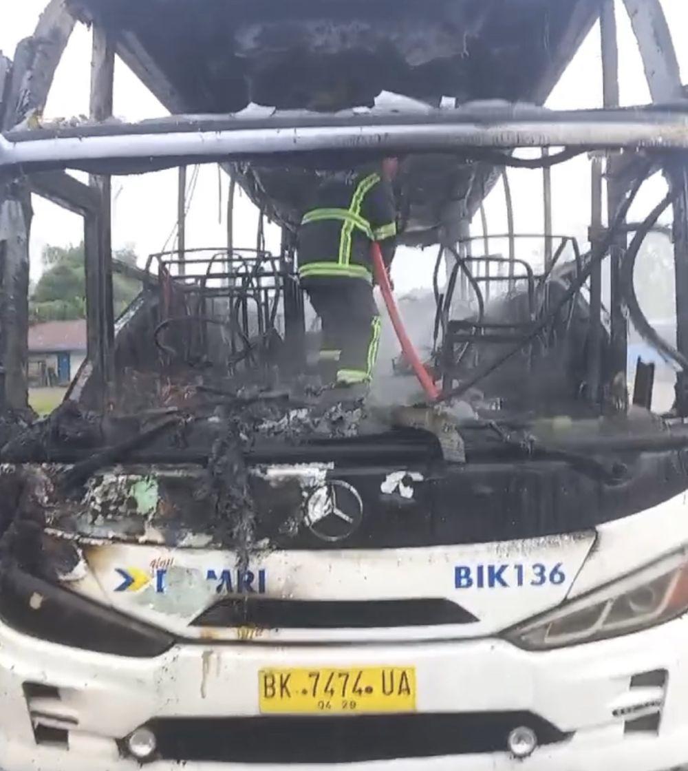 Satu Unit Bus Damri Medan Ludes Terbakar