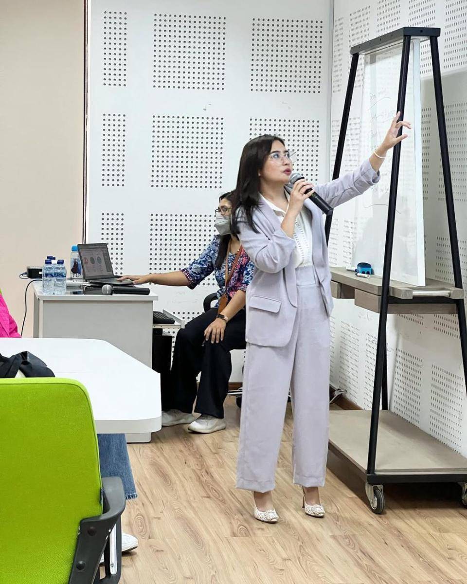ide outfit one set ala Prilly Latuconsina (instagram.cm/prillylatuconsina96)
