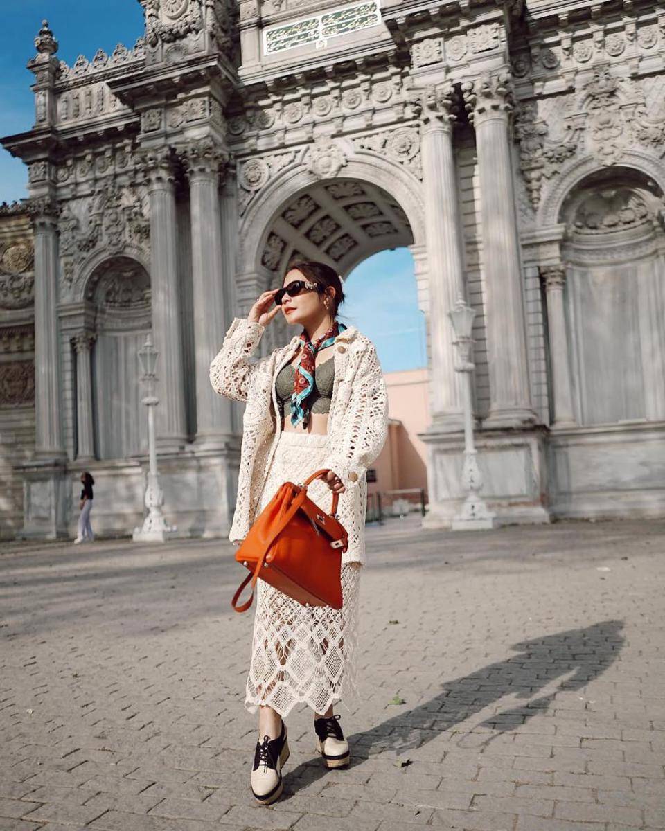 ide outfit one set ala Prilly Latuconsina (instagram.cm/prillylatuconsina96)