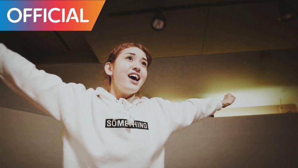 cuplikan MV "Crush" (youtube.com/Stone Music Entertainment)