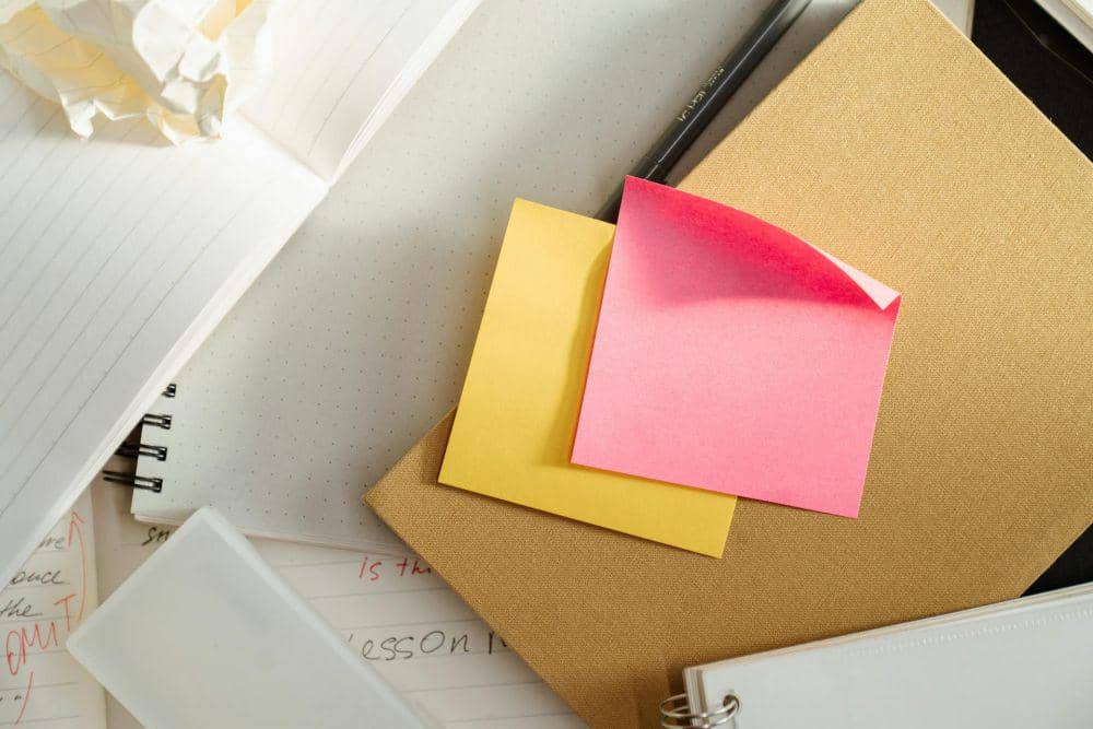 ilustrasi sticky notes (pexels.com/cottonbro studio)