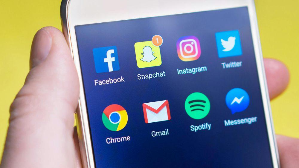 4 Etika Komentar di Media Sosial, biar Gak Jadi Netizen Nyinyir