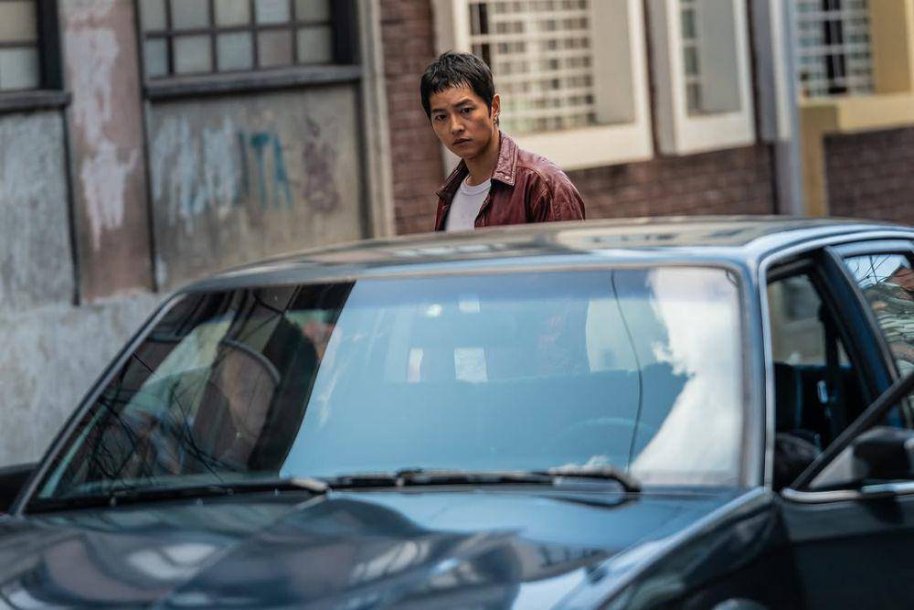 Kuk Hui (Song Joong Ki) di film Bogota: City of the Lost (instagram.com/pulsm_entertainment)