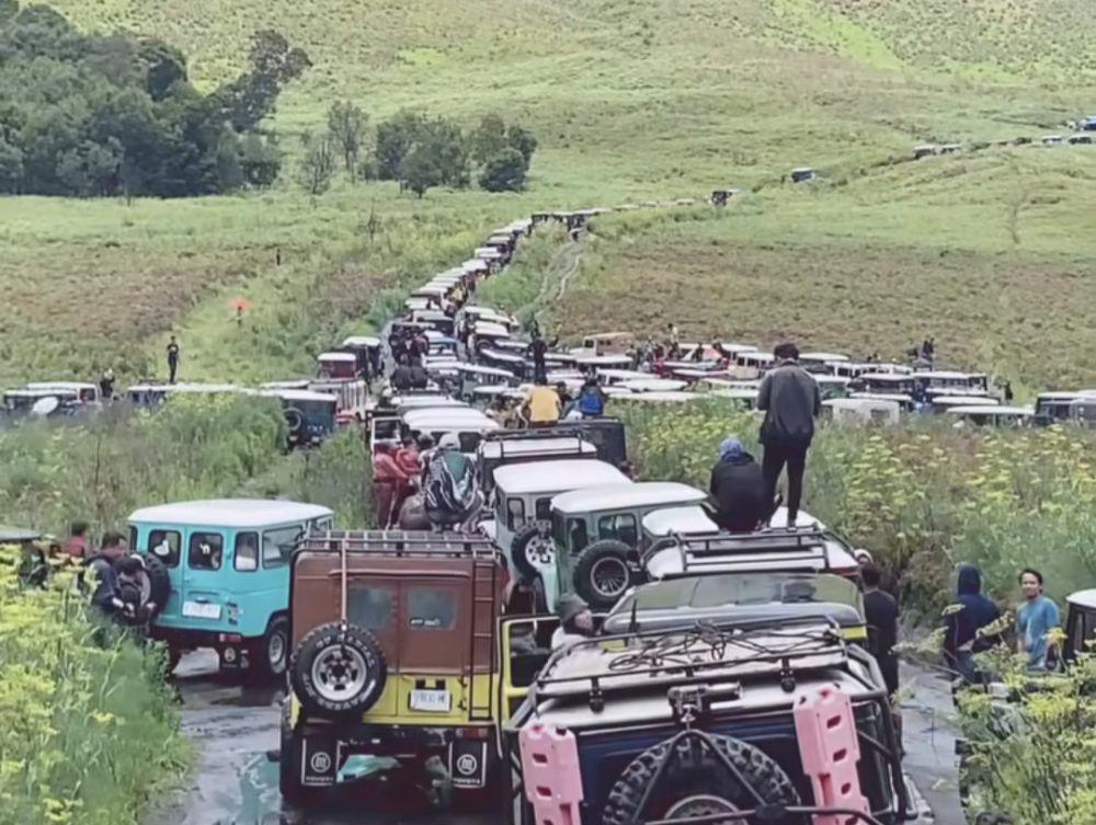 Viral Jalur Gunung Bromo Macet Parah saat Libur Panjang
