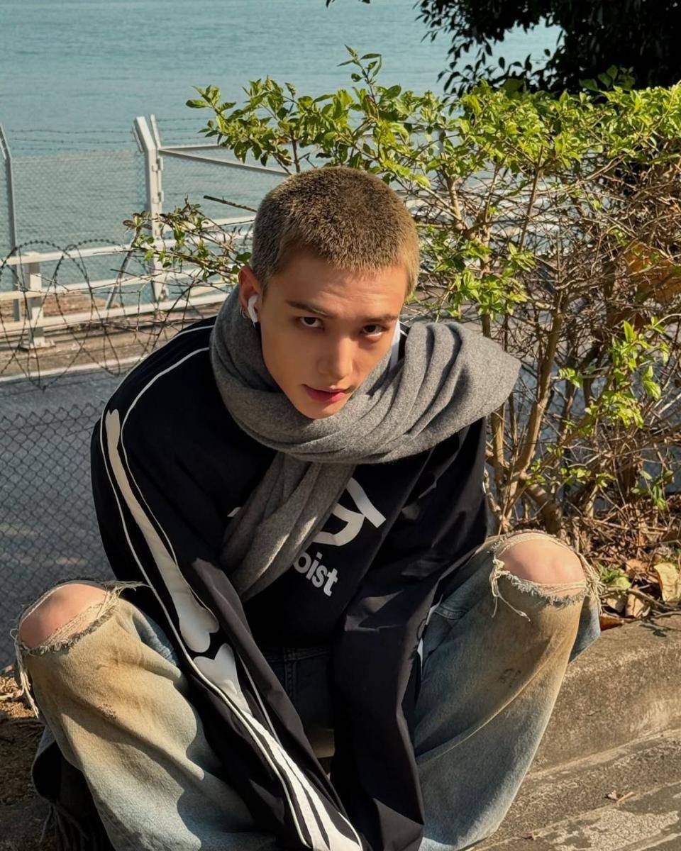 OOTD ala Hyunjin STRAY KIDS (instagram.com/hynjinnnn)