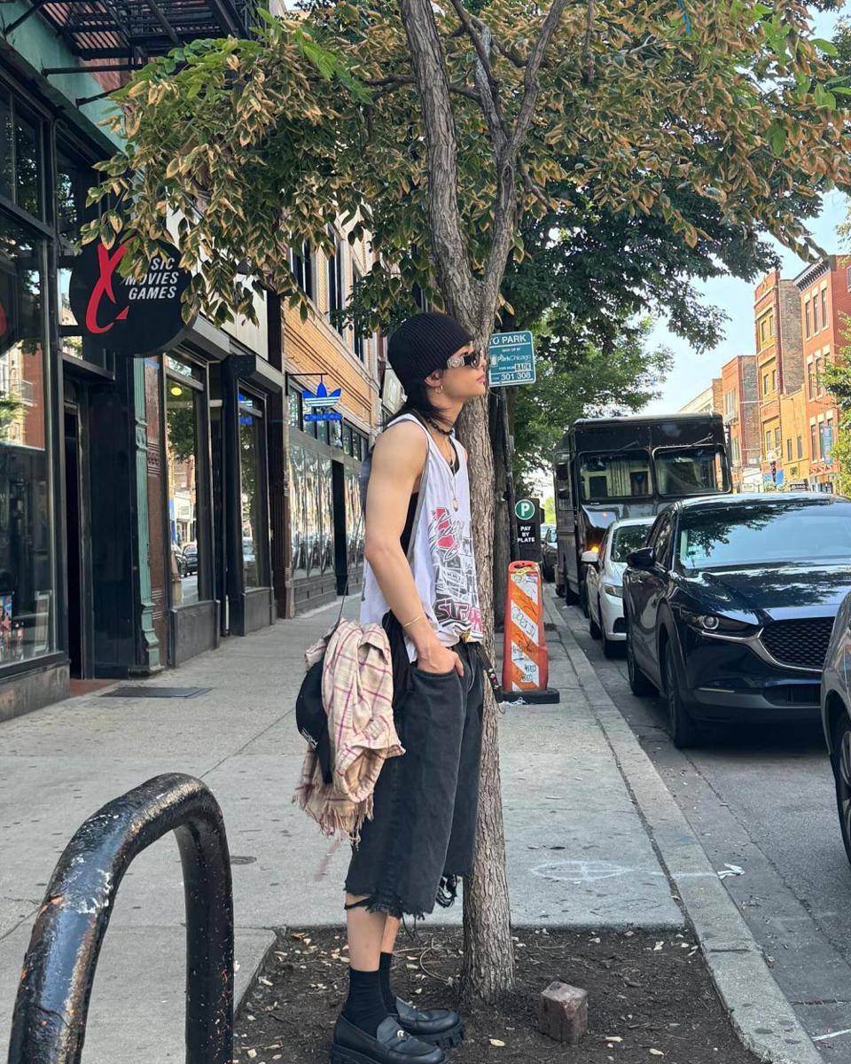 OOTD ala Hyunjin STRAY KIDS (instagram.com/hynjinnnn)