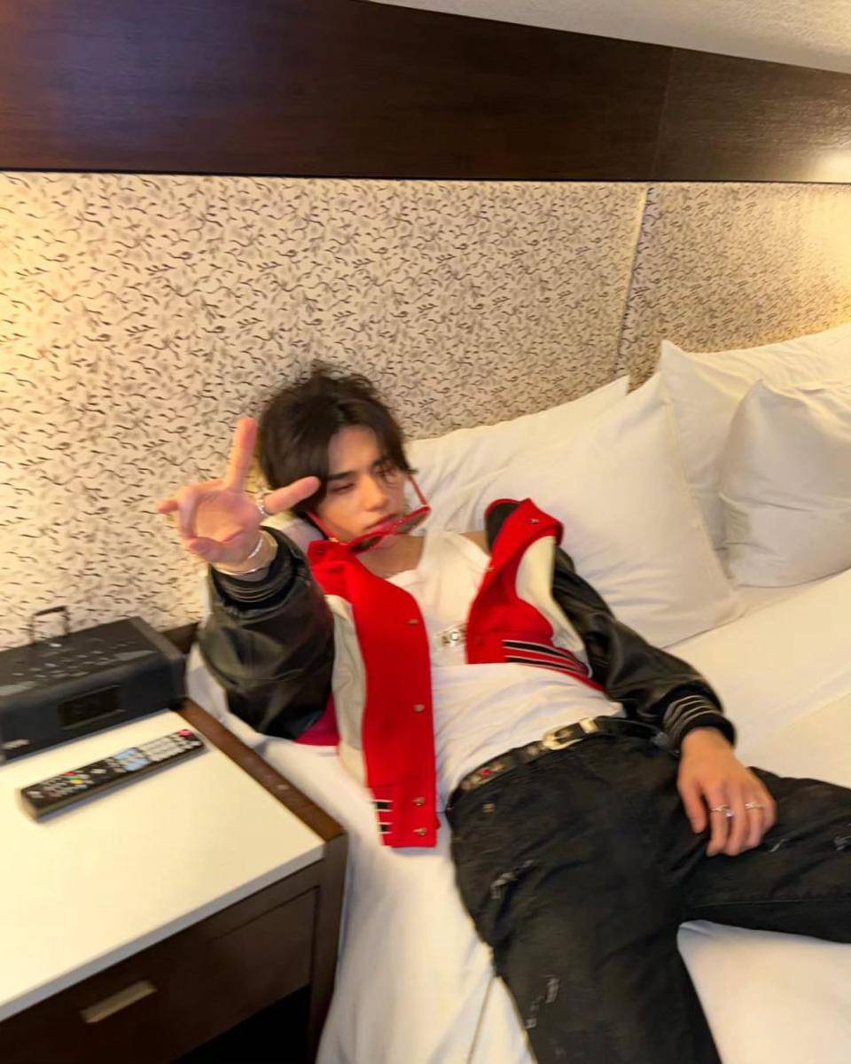OOTD ala Hyunjin STRAY KIDS (instagram.com/hynjinnnn)