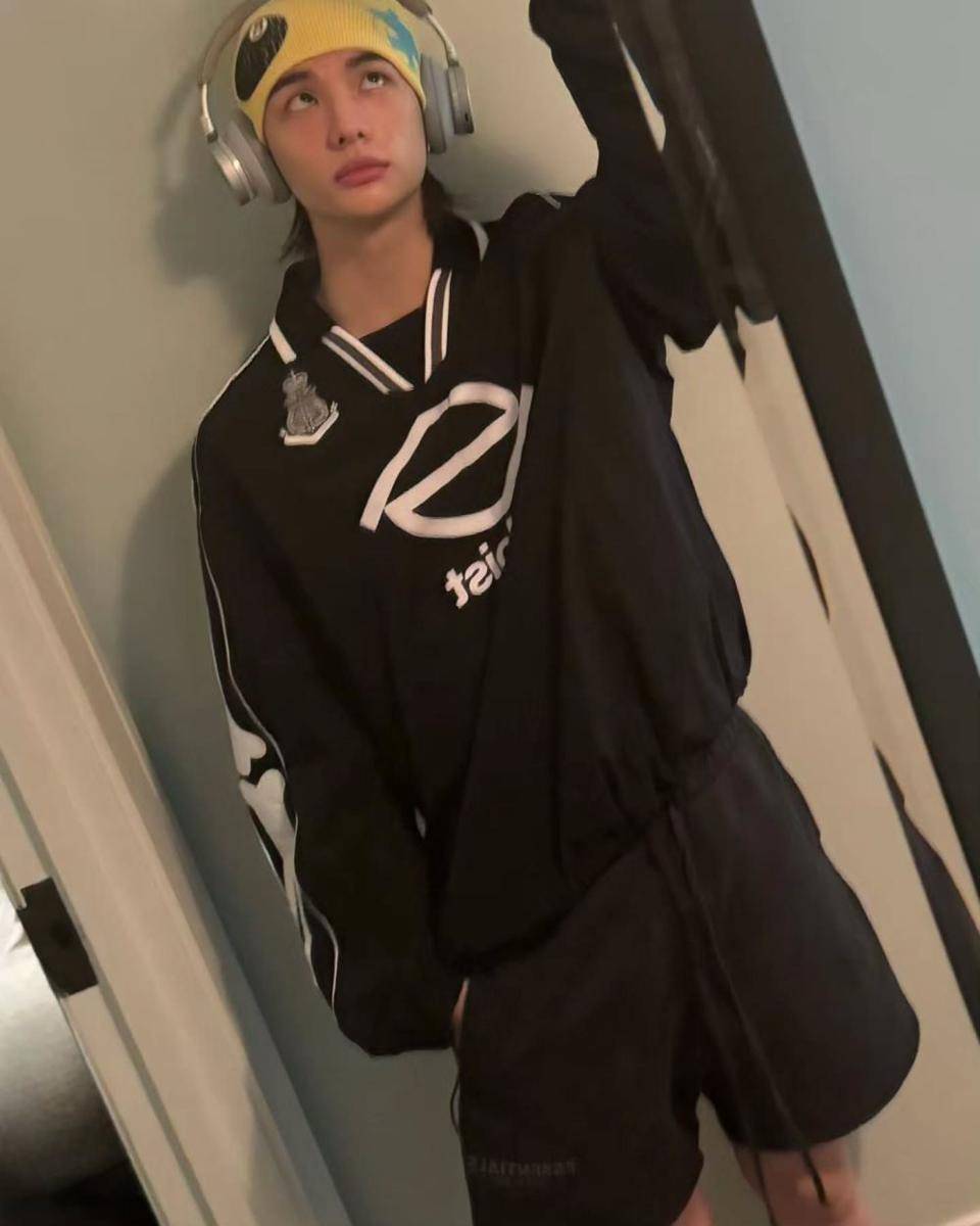 OOTD ala Hyunjin STRAY KIDS (instagram.com/hynjinnnn)