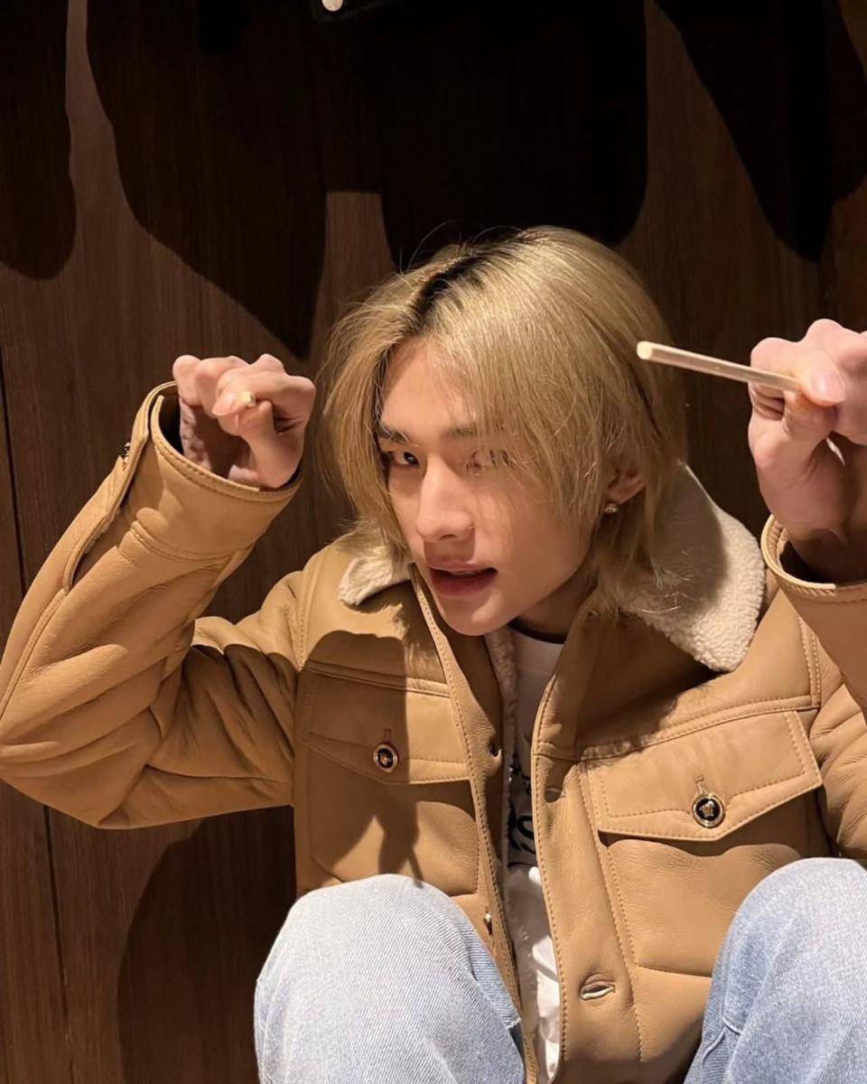 OOTD ala Hyunjin STRAY KIDS (instagram.com/hynjinnnn)