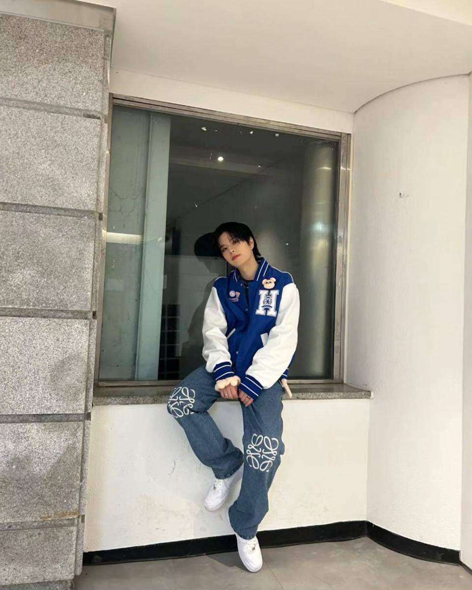 Padu Padan Outwear ala Seungmin STRAY KIDS (instagram.com/miniverse.___)