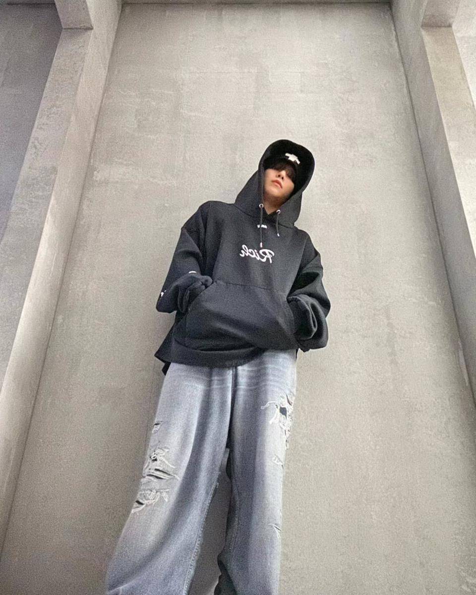 Padu Padan Outwear ala Seungmin STRAY KIDS (instagram.com/miniverse.___)
