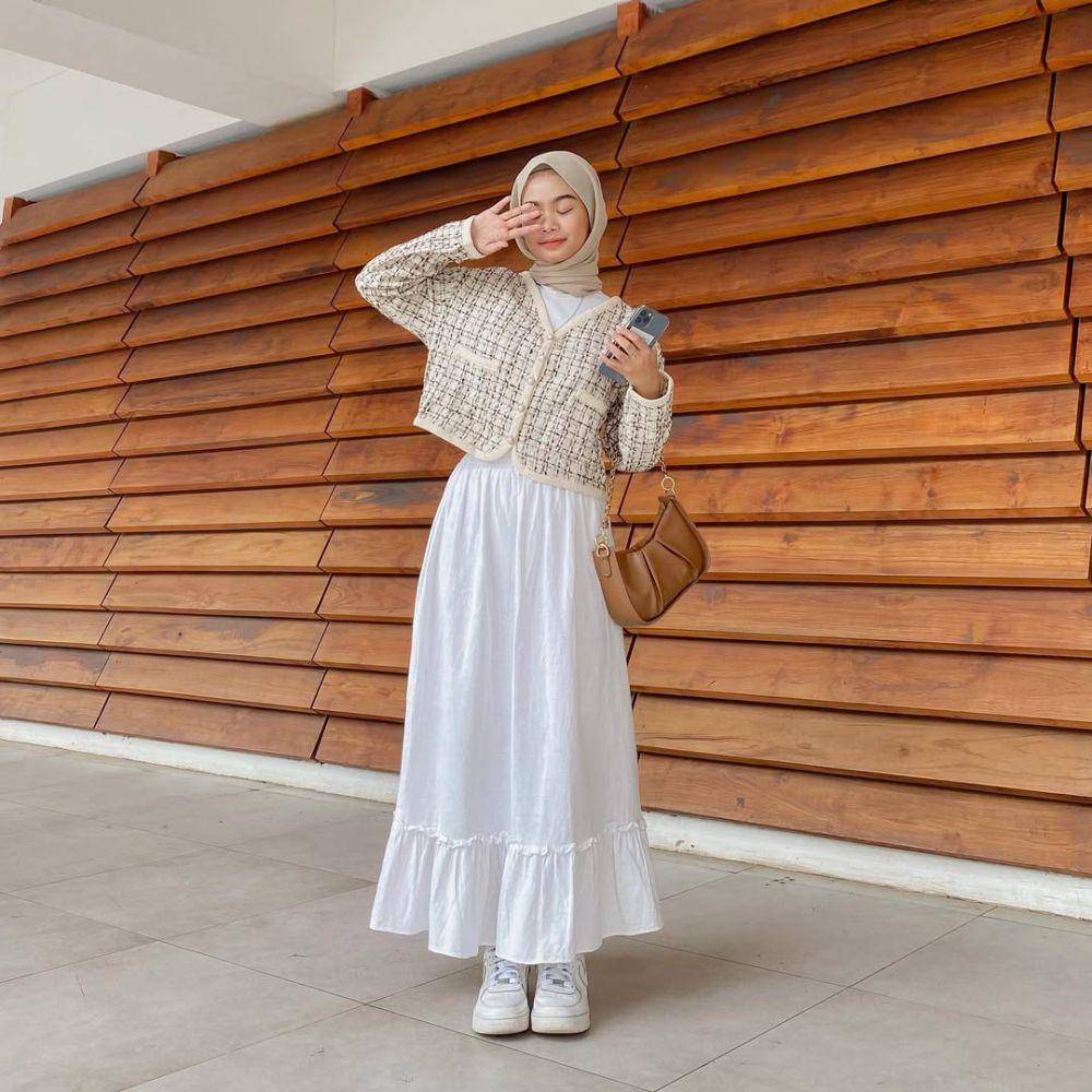 inspirasi outfit ke kampus ala Nola Clara (instagram.com/nolaclr.a)