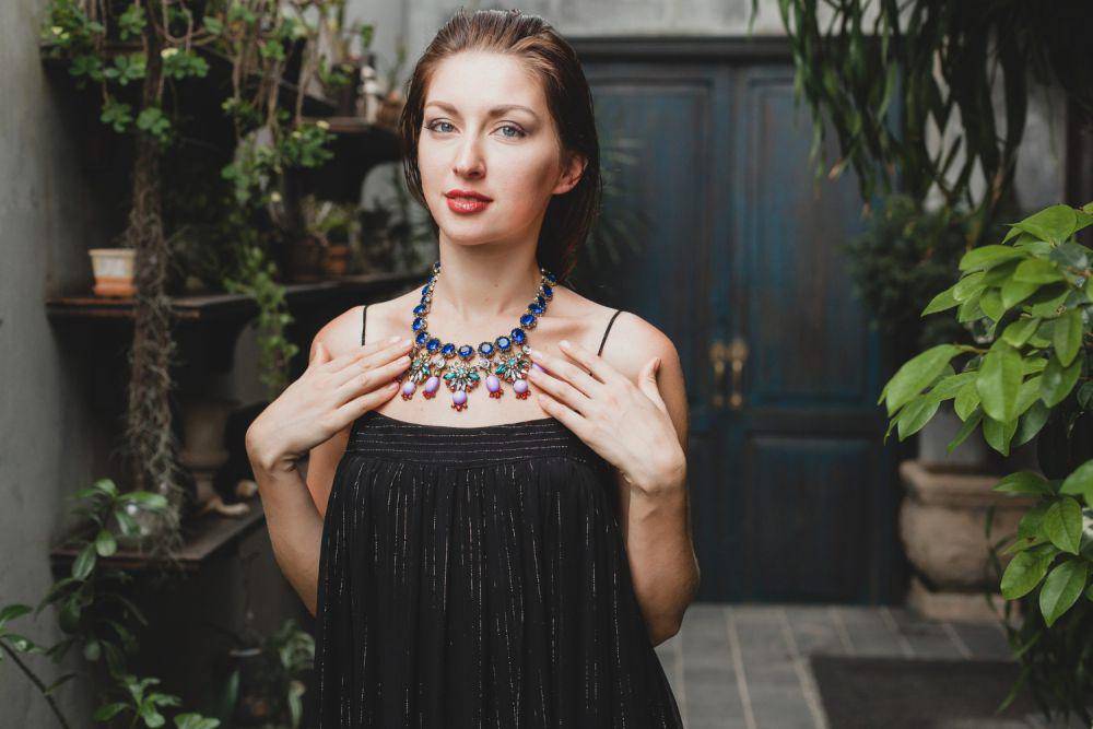 Ilustrasi kalung bohemian (freepik.com/marymarkevich)
