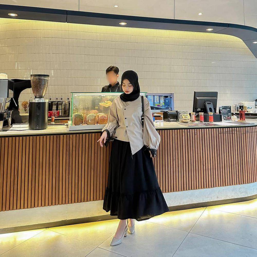 inspirasi outfit ke kampus ala Nola Clara (instagram.com/nolaclr.a)