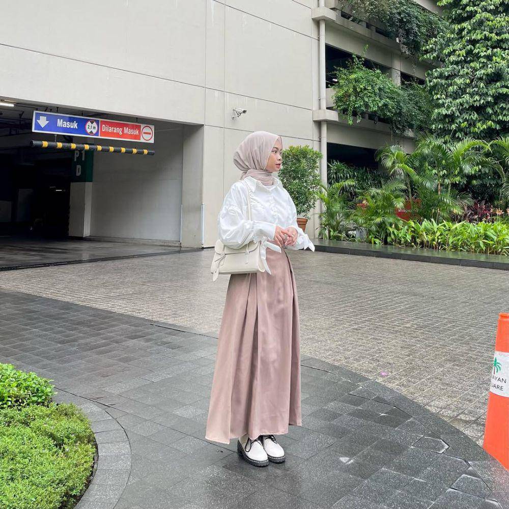 inspirasi outfit ke kampus ala Nola Clara (instagram.com/nolaclr.a)