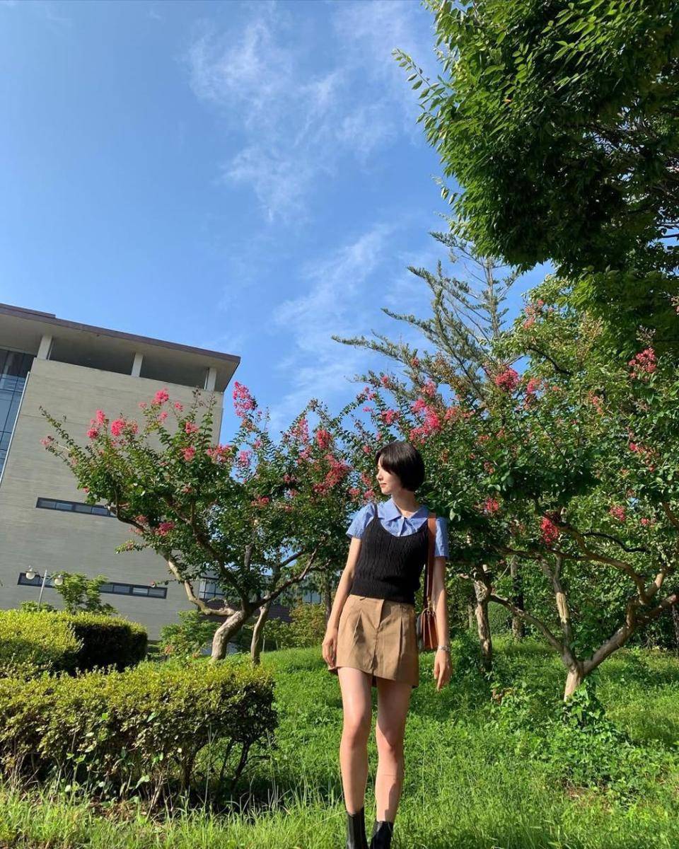 Style Ha Young. (instagram.com/havv_y)