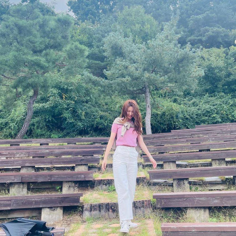 Style Ha Young. (instagram.com/havv_y)