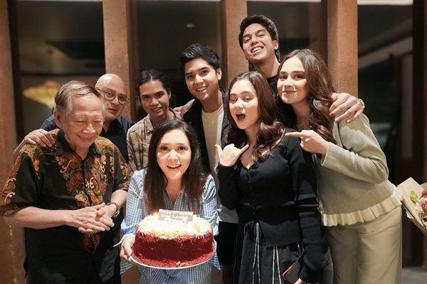 7 Potret Ulang Tahun Ke-49 Maia Estianty, Dihadiri Calon-Calon Menantu