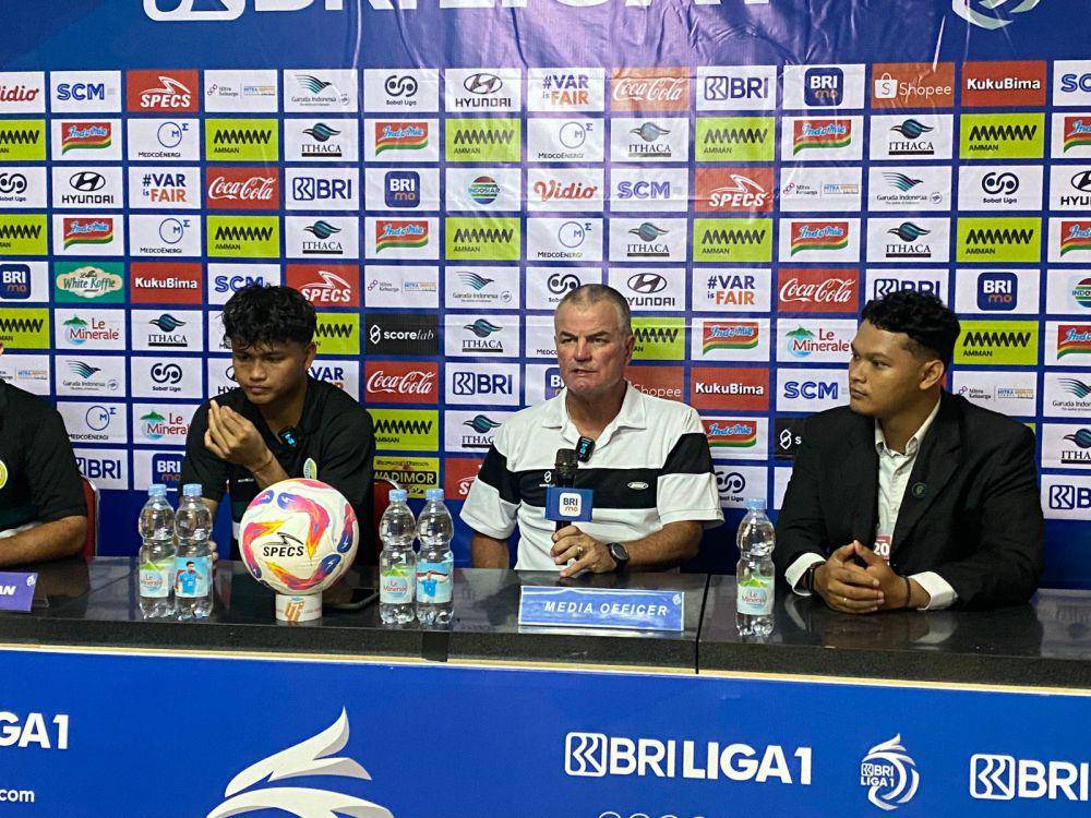 Pelatih PSS, Mazola Junior menyebut pasukannya hilang fokus saat kalah dari Semen Padang. (Dok. Tim Media PSS)