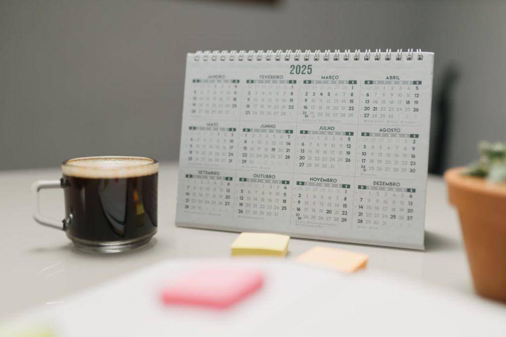 Ilustrasi kalender 2025 (pexels.com/Matheus Bertelli)