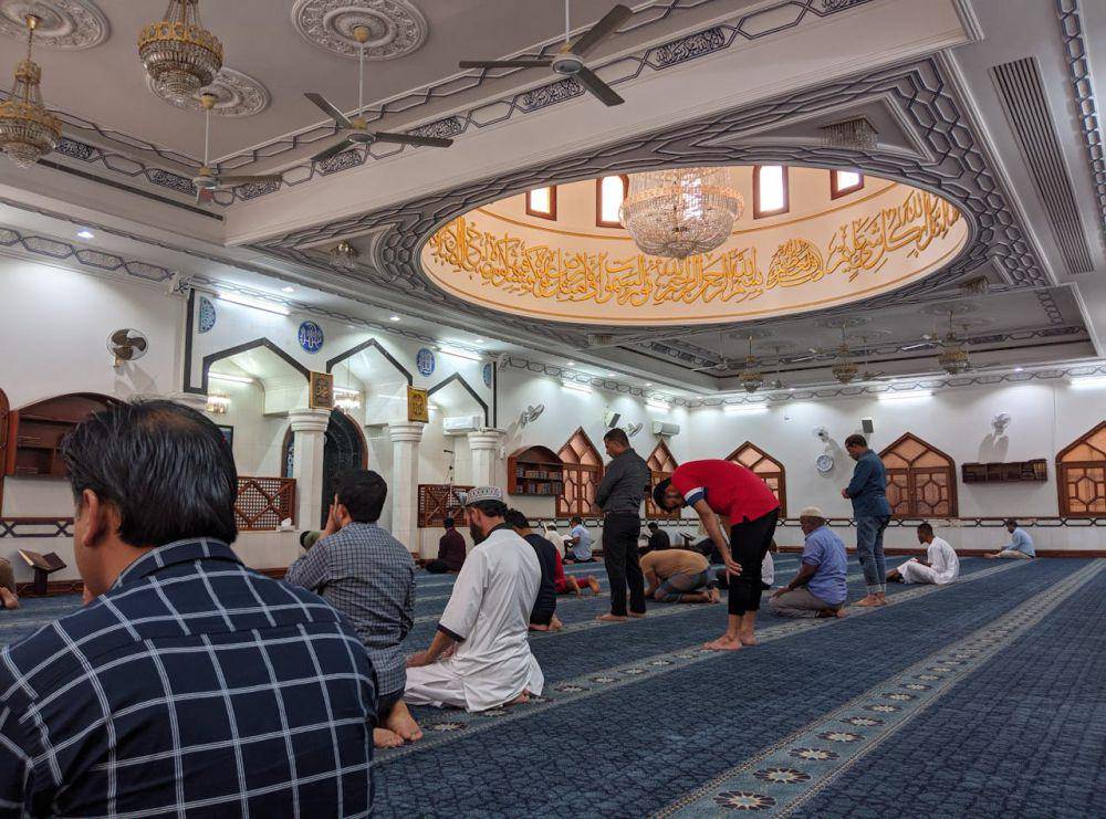Ilustrasi salat di Masjid (pexels.com/Abdur Rahman ®)