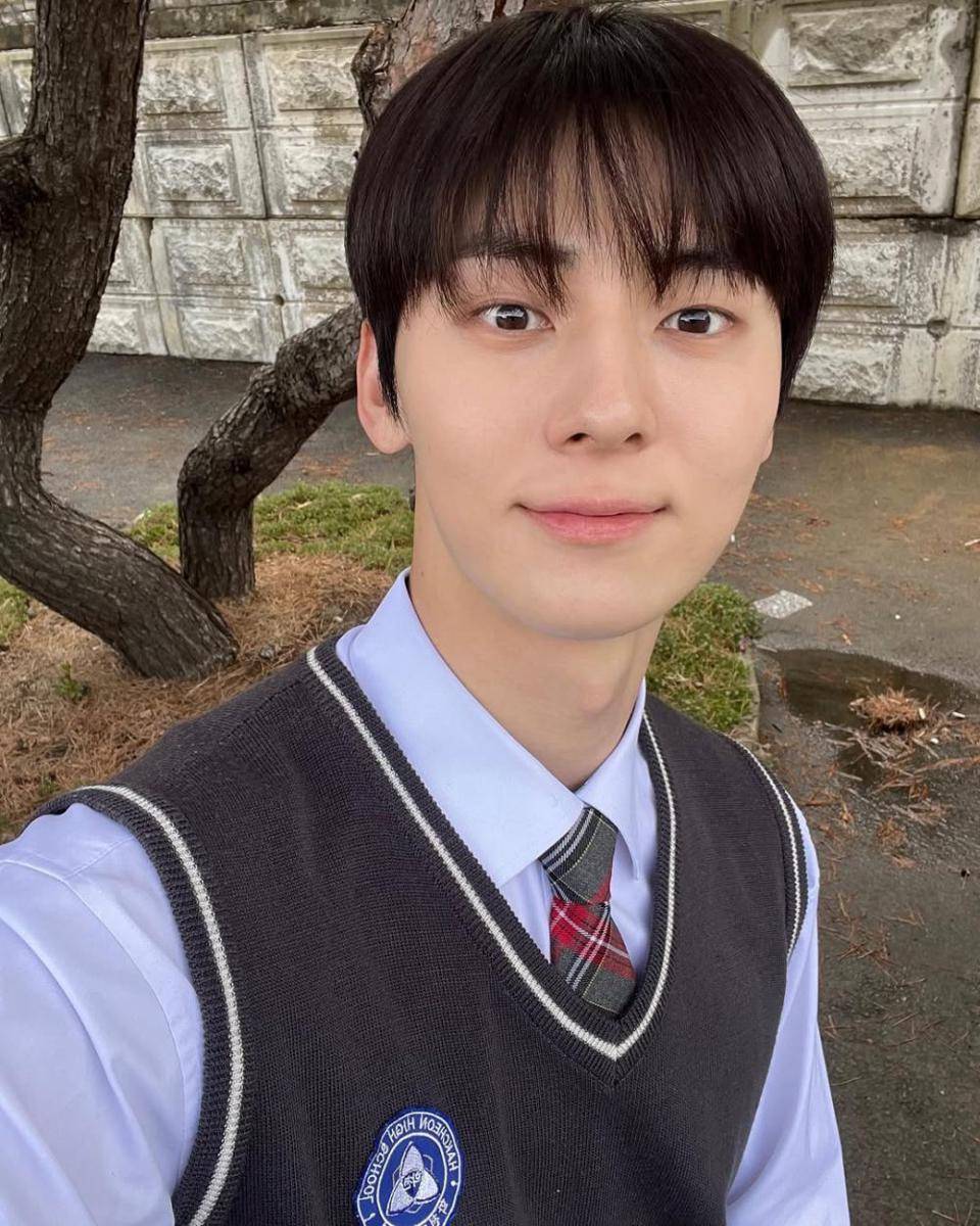 Potret Hwang Min Hyun (instagram.com/optimushwang)