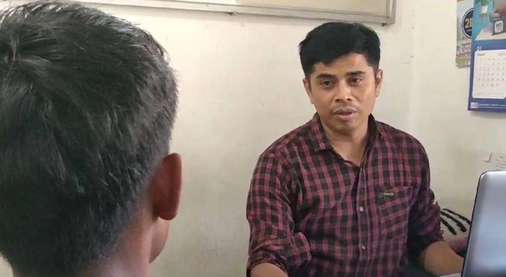 Penyidik Polsek Padang Utara menginterogasi pelaku (Foto: Polsek Padang Utara)