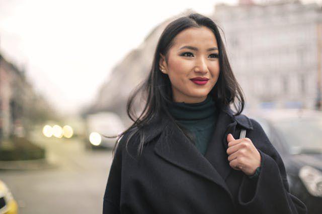 Ilustrasi seorang wanita tersenyum (Pexel.com/Andrea Piacquadio)