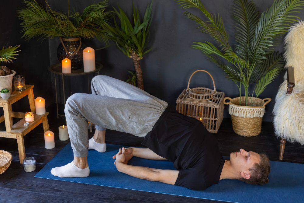 potret pilates lower back (freepik.com/freepik)